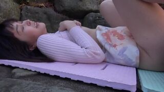 野外暴露！ 敏感和苗条的美丽成熟女人拿出性！ 害羞的角质女人吹潮